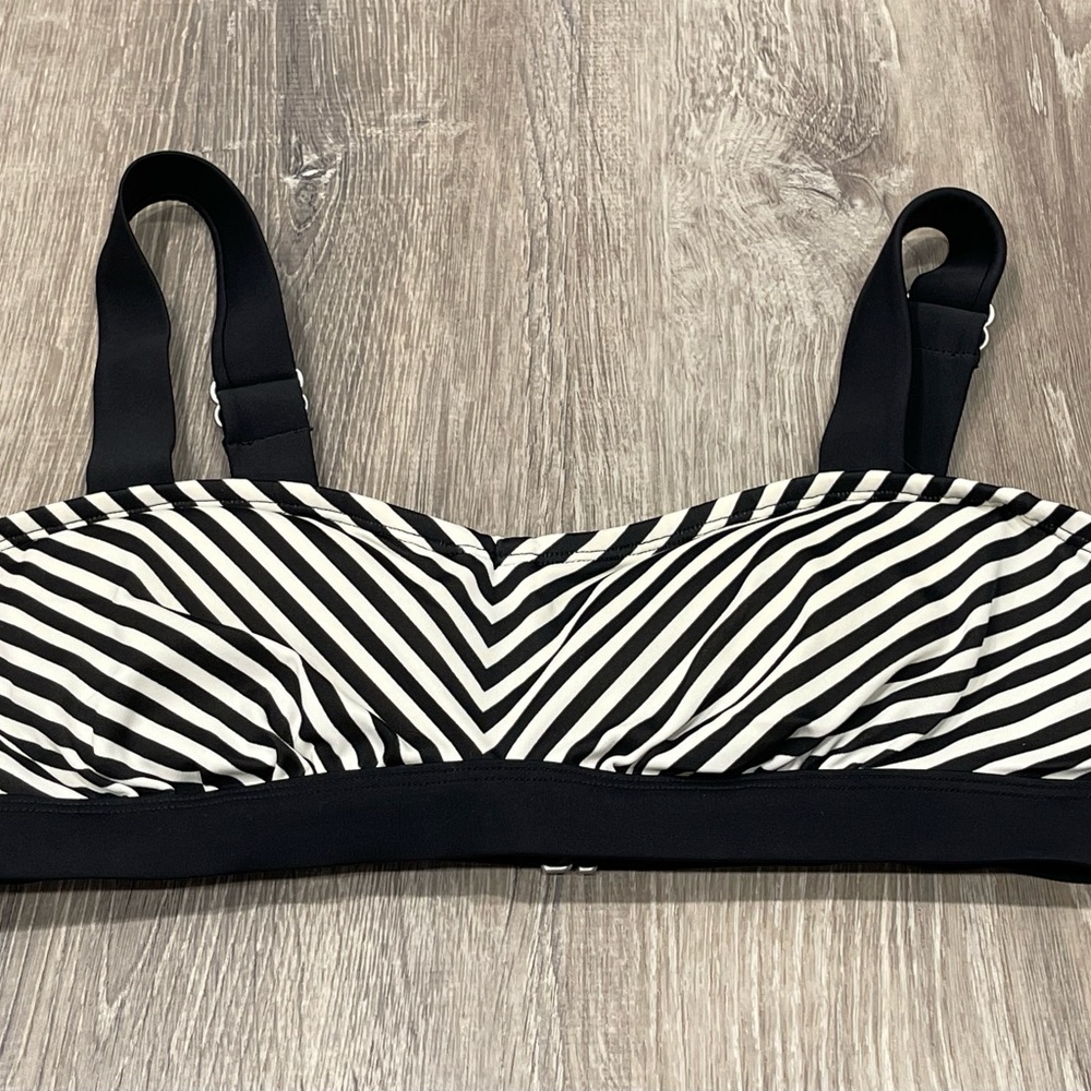 Athleta 34 B/C Swim Top Bra Striped K1